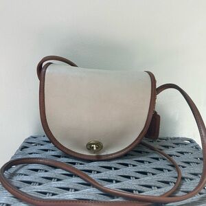 Vintage Coach style 6825 Bone and Tabac colored “Mini Bag Spectator”🥥